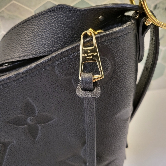 LOUIS VUITTON CARRYALL PM - Picture 7 of 17